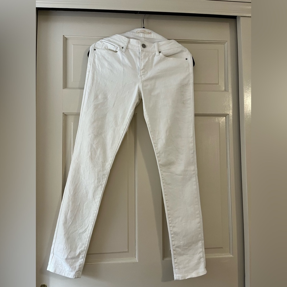 Women’s Levi’s white jeans